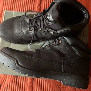 men’s size 12 worn twice. Coming from a smoke and pet free home.